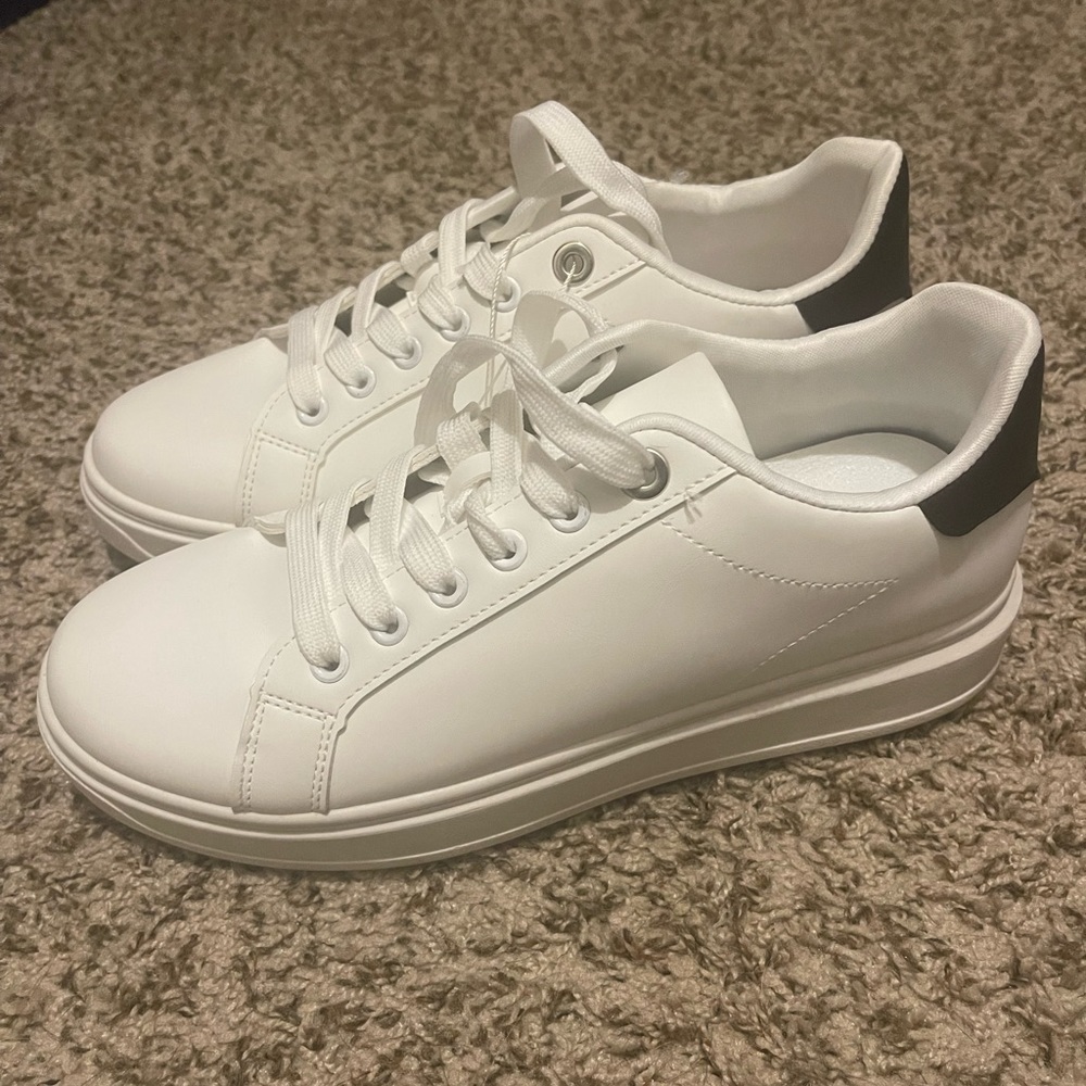 Madden Girl Women's Josiiee Sneaker, Size 10